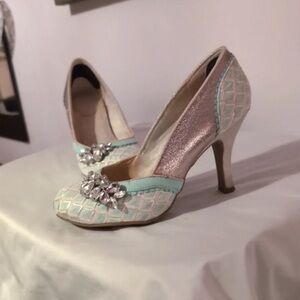 Elegant Women's Heels with Crystal Embellishments